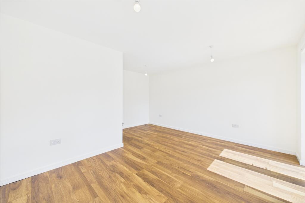 CAM03162G0-PR0256-STILL002