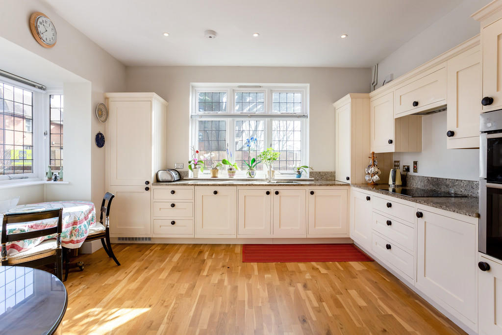 Kitchen/Breakfast...