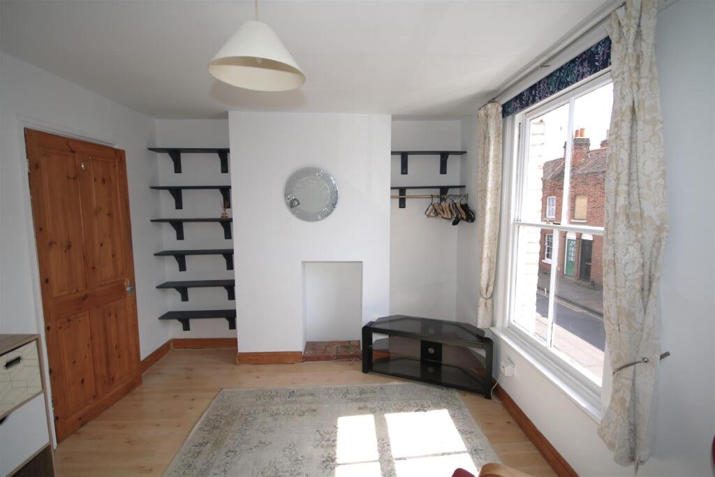 Bedroom 1b.JPG