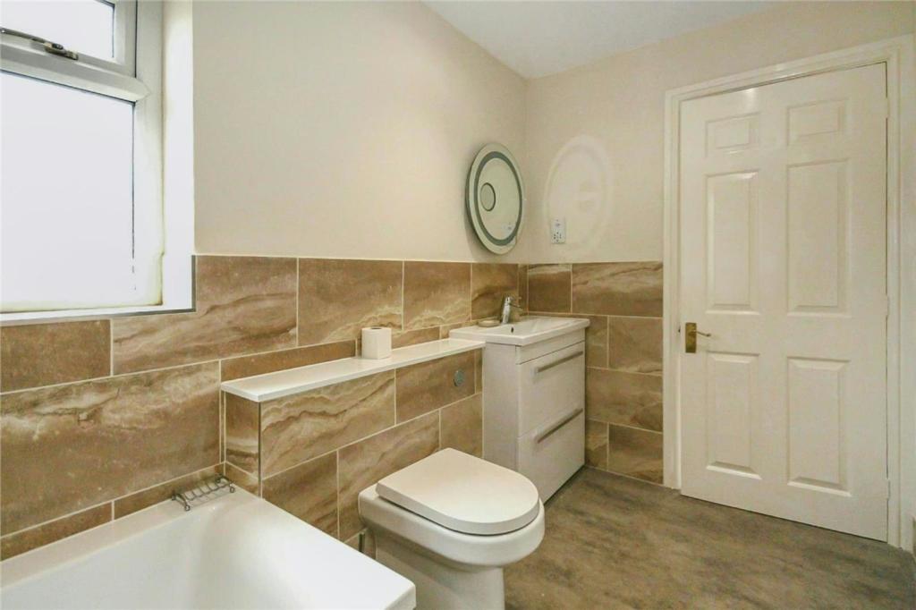 Bedroom 1 En-Suite 2