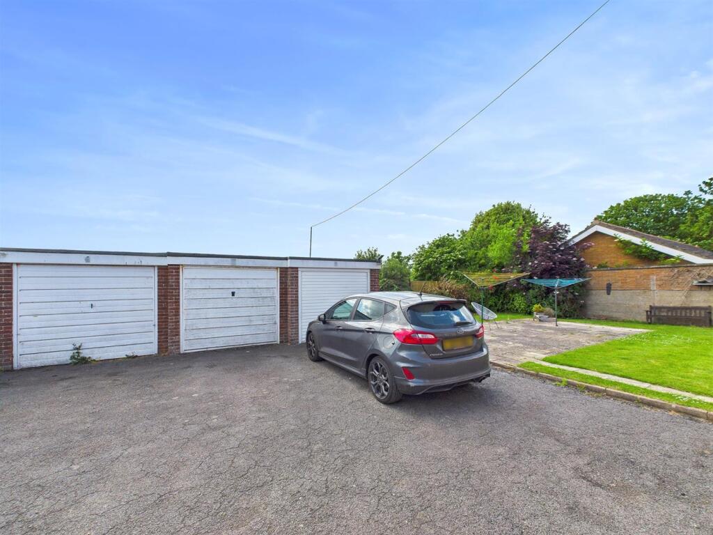 Garage &amp; Parking Space