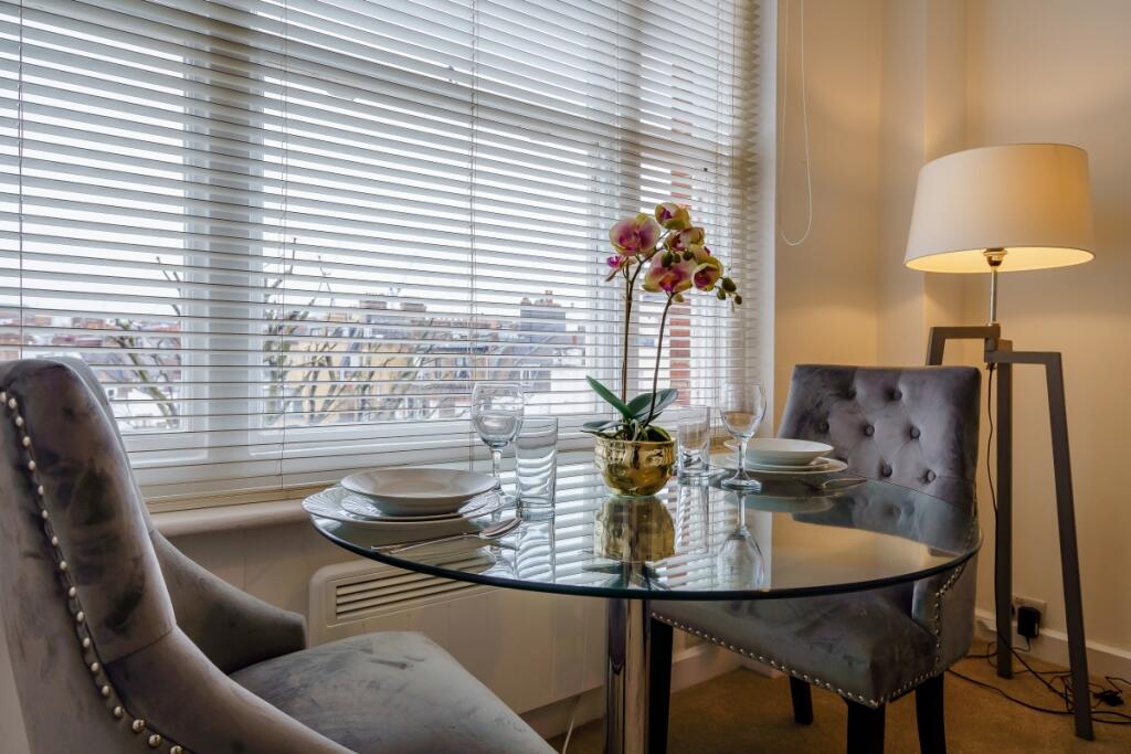 8456881-interior08