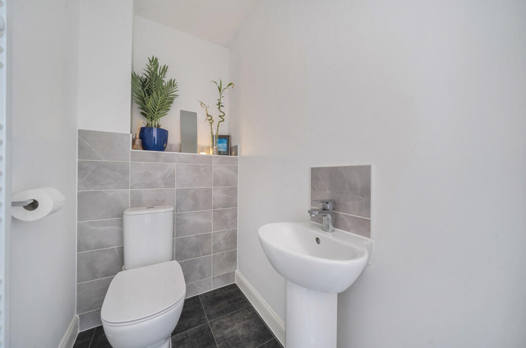 1348181-4-68bf058...