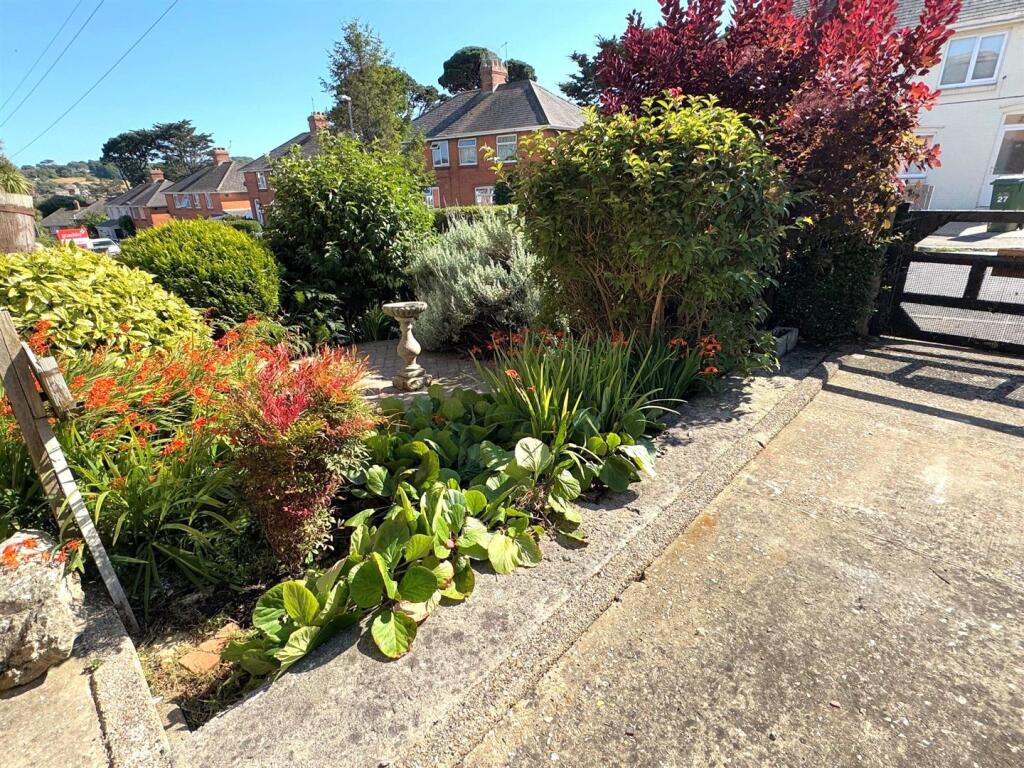 FRONT GARDEN.jpg