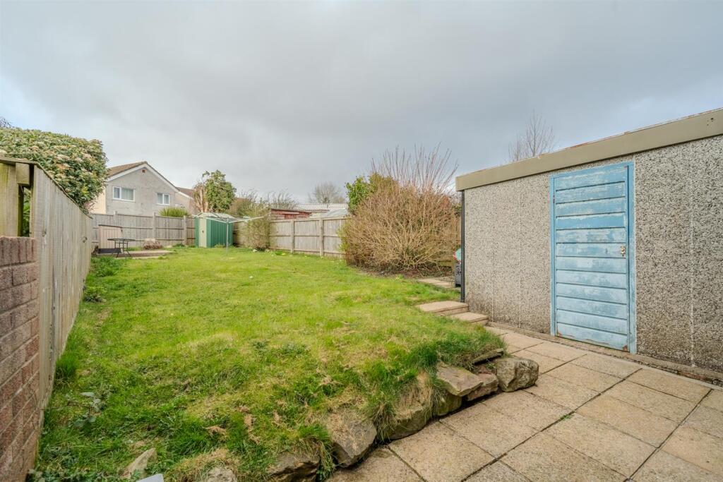 12 Trostrey Close-3.jpg