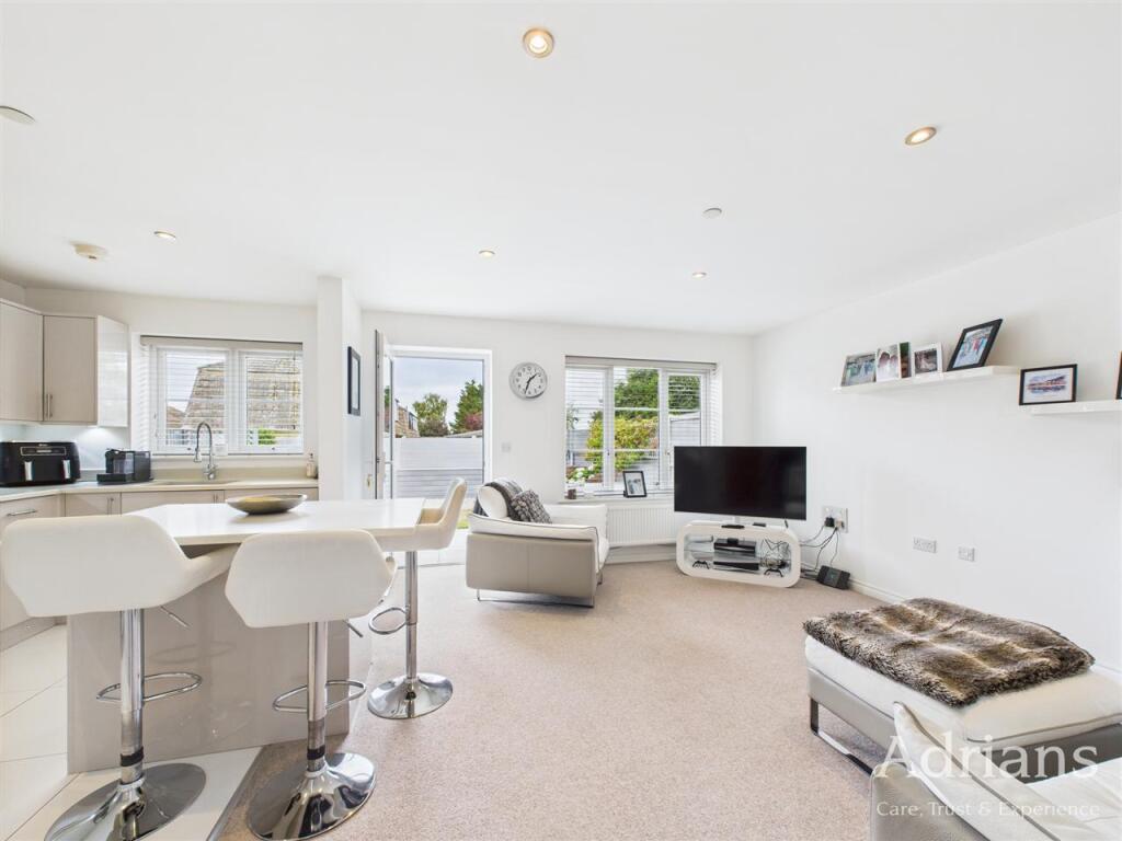 OPEN PLAN KITCHEN