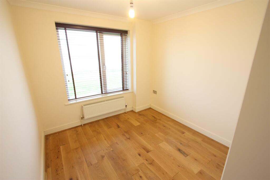 1 Longshore Apartments Bedroom 3