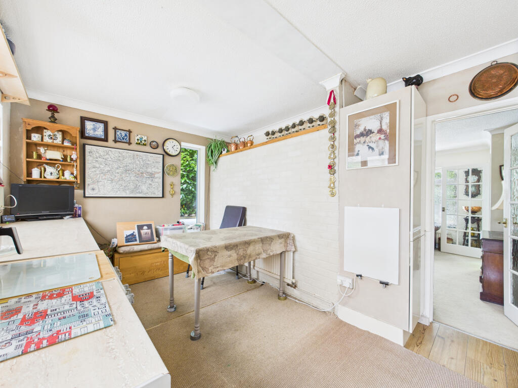 CAM01354G0-PR0566-STILL006