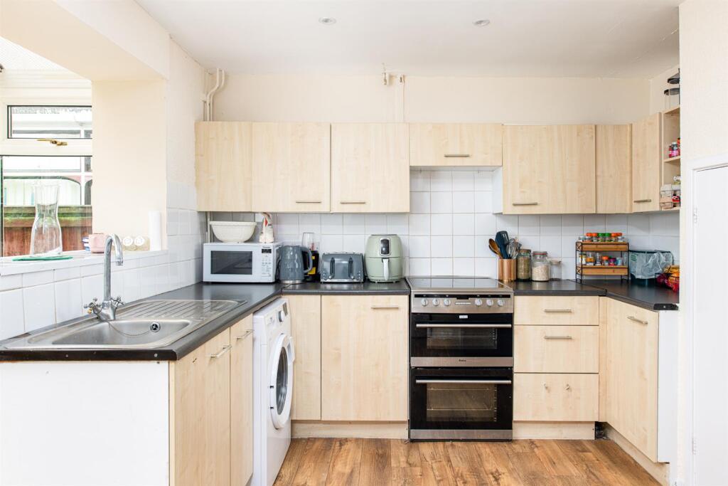 Kitchen_2.jpg