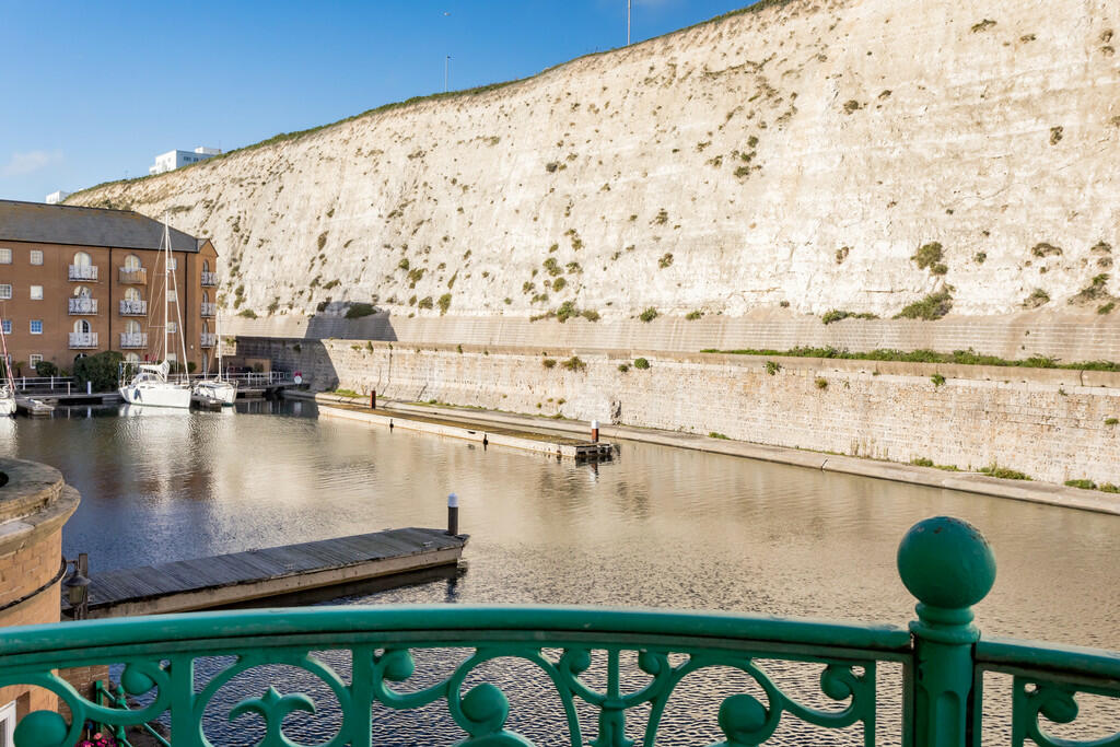 Trafalgar Gate 15...