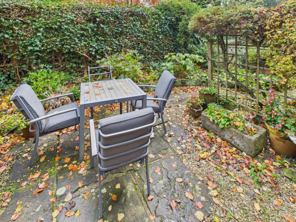 CAM04233G0-PR0042-STILL059