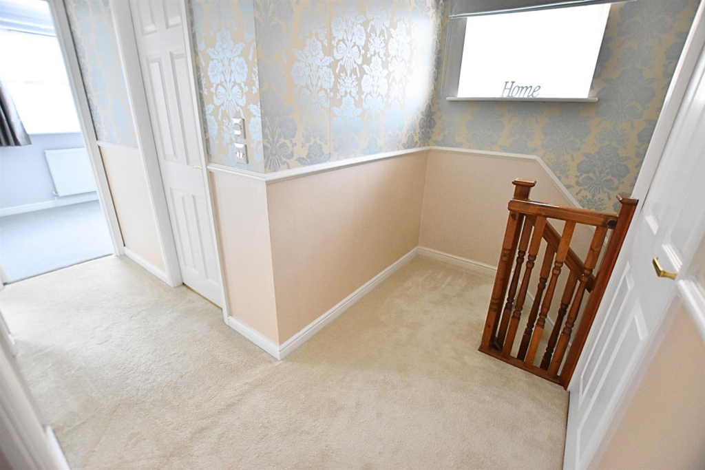 FIRST FLOOR LANDING