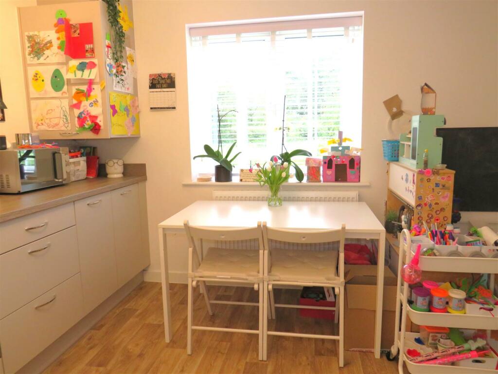 Kitchen &amp; Dining