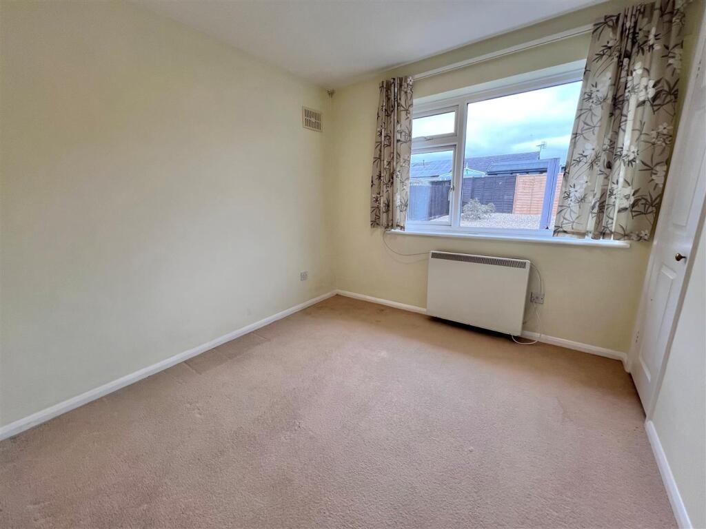 Bedroom 1.jpg