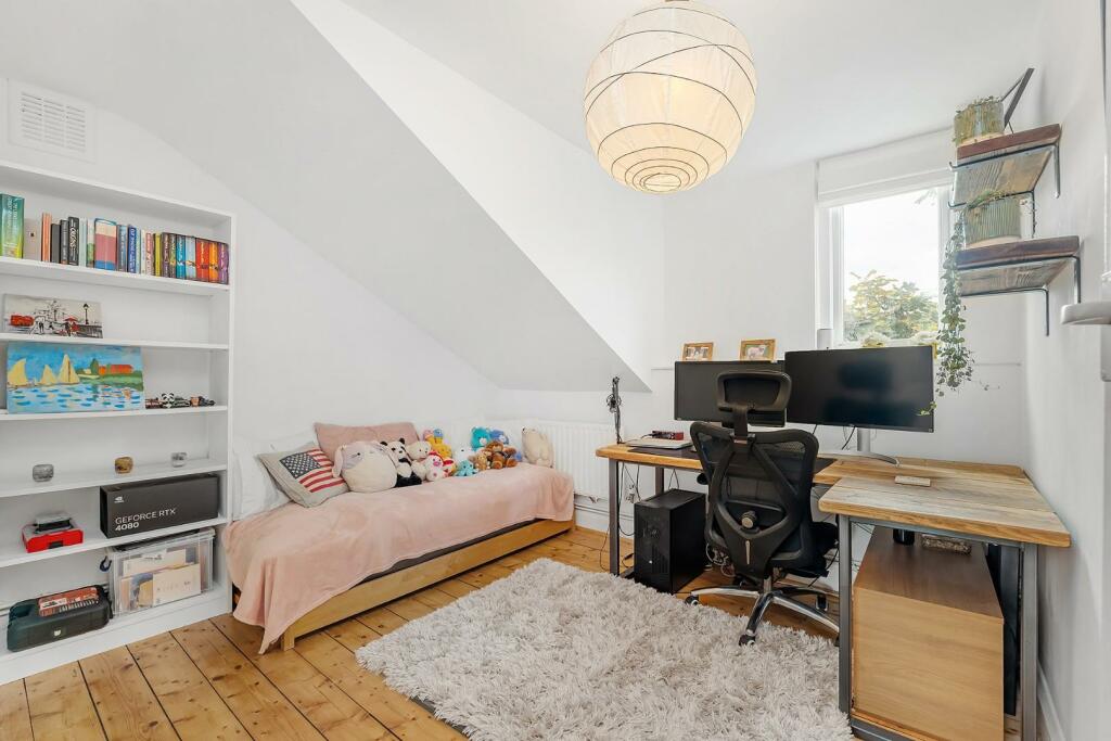 Bedroom 2.JPG