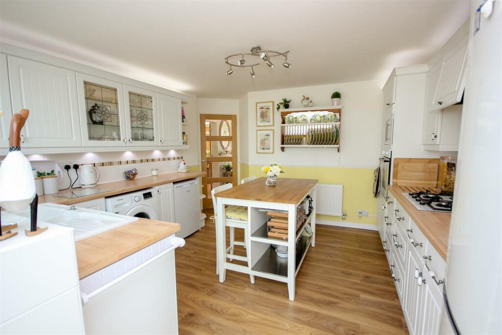 Kitchen1.jpg