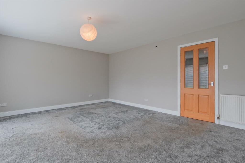 017-371 New Edinburgh Road Bellshill, ML4 3HH.jpg