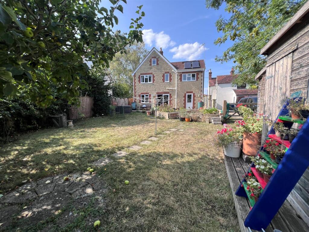 Rear garden 5.jpg