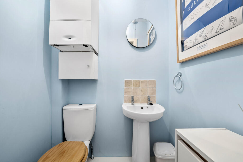 8 Tintern Avenue,...