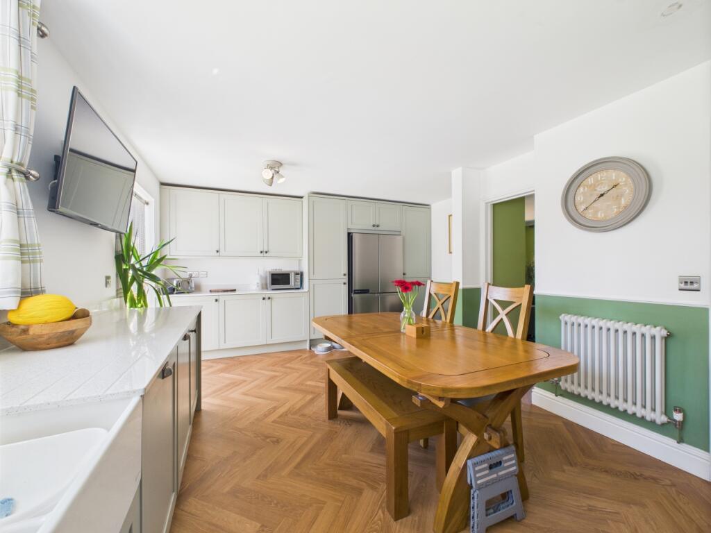 CAM02023G0-PR0161-STILL014