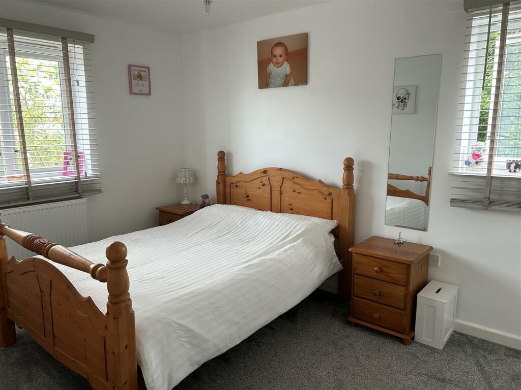 Bedroom 1.jpg