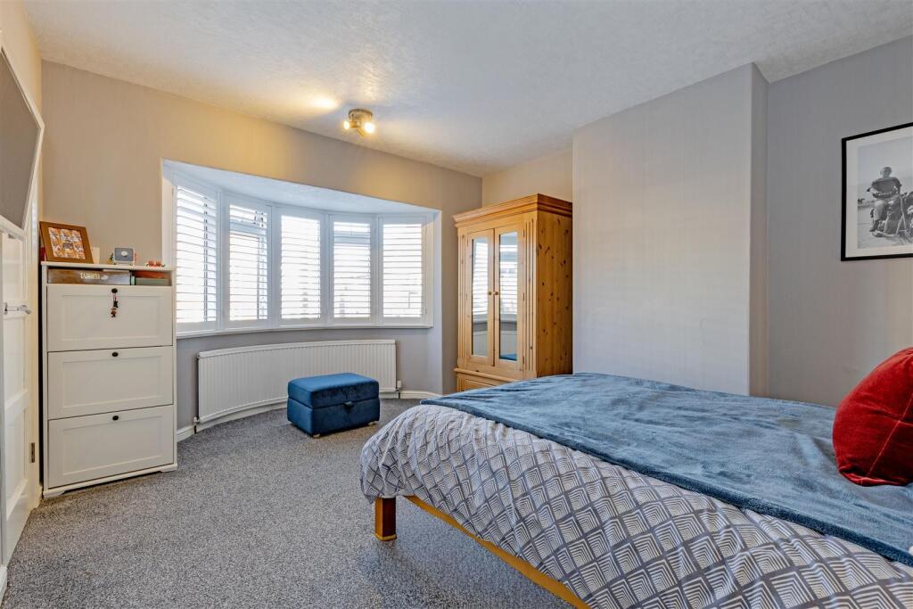 Bedroom 1-1.jpg