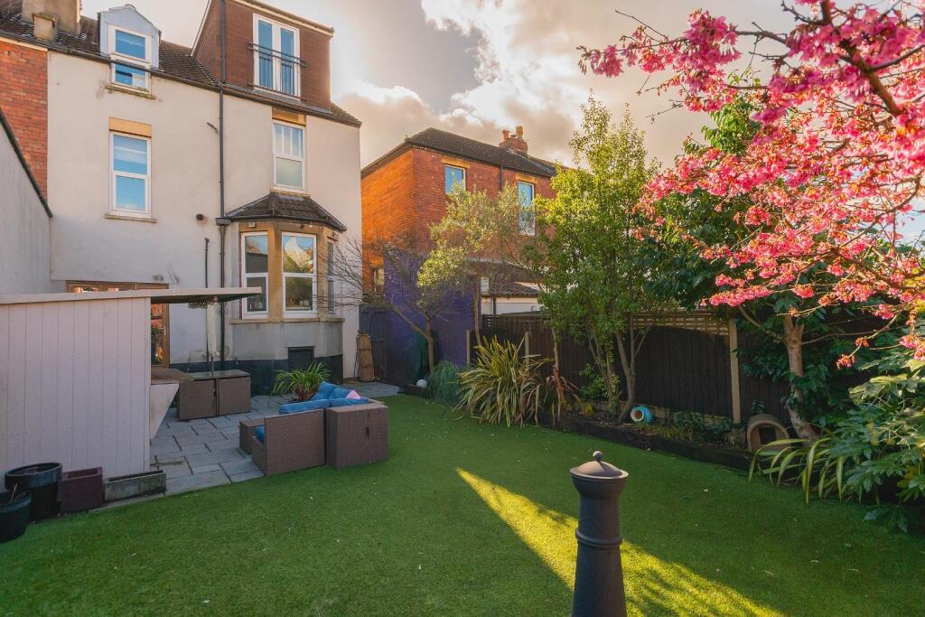 0C8RKE - External E.jpg