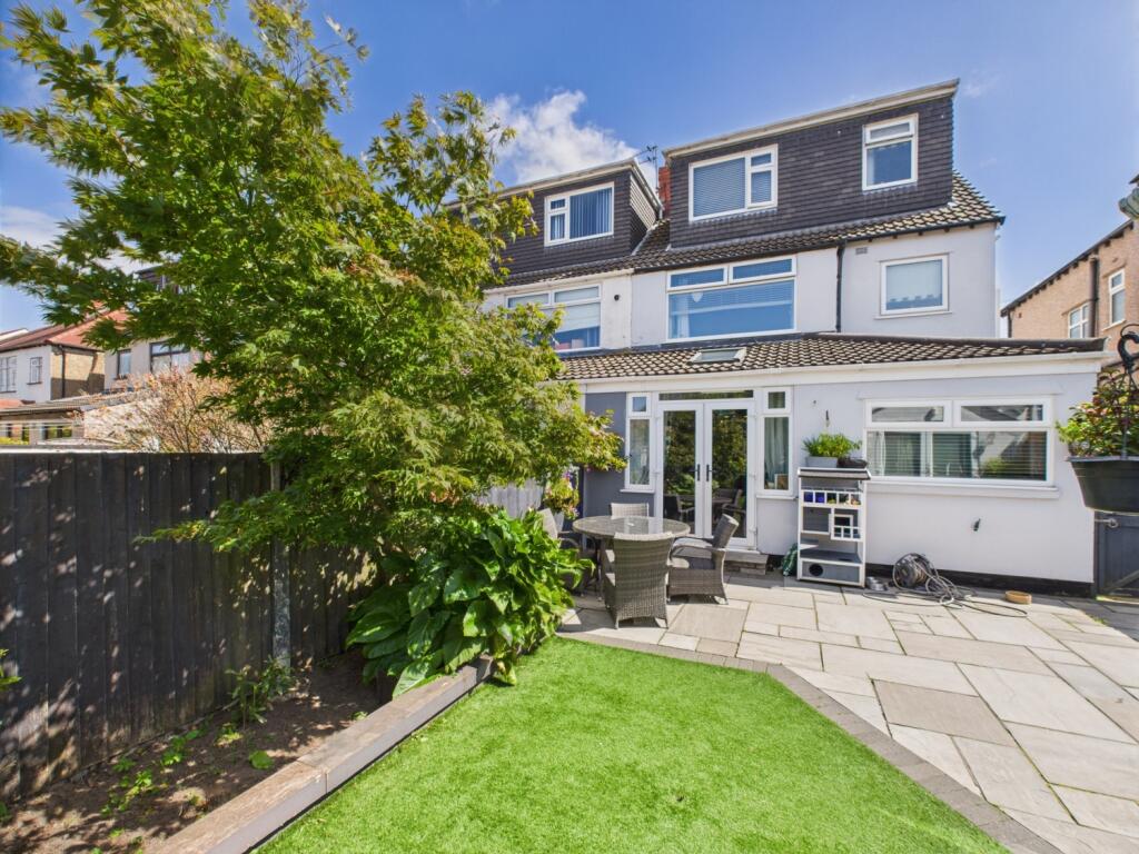 CAM02386G0-PR0139-STILL025 - Copy