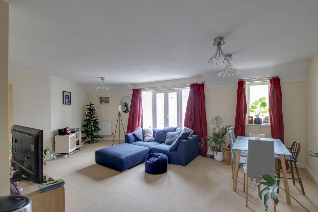 Living / Dining Area