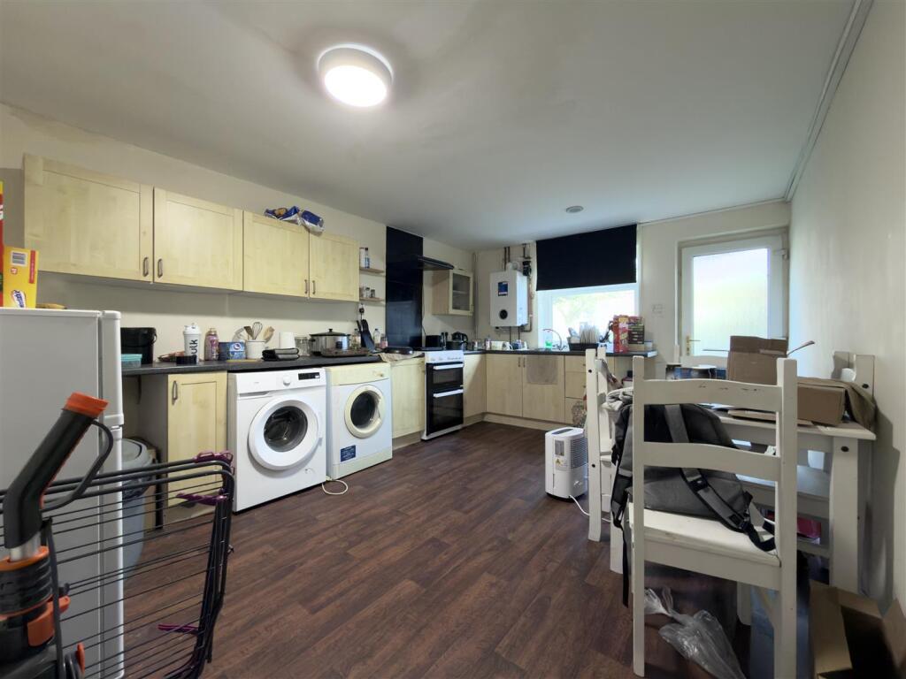 KITCHEN AND DINER