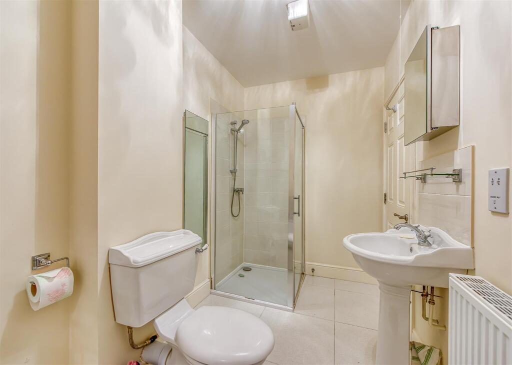 3 The Limes-bathroom1.jpg