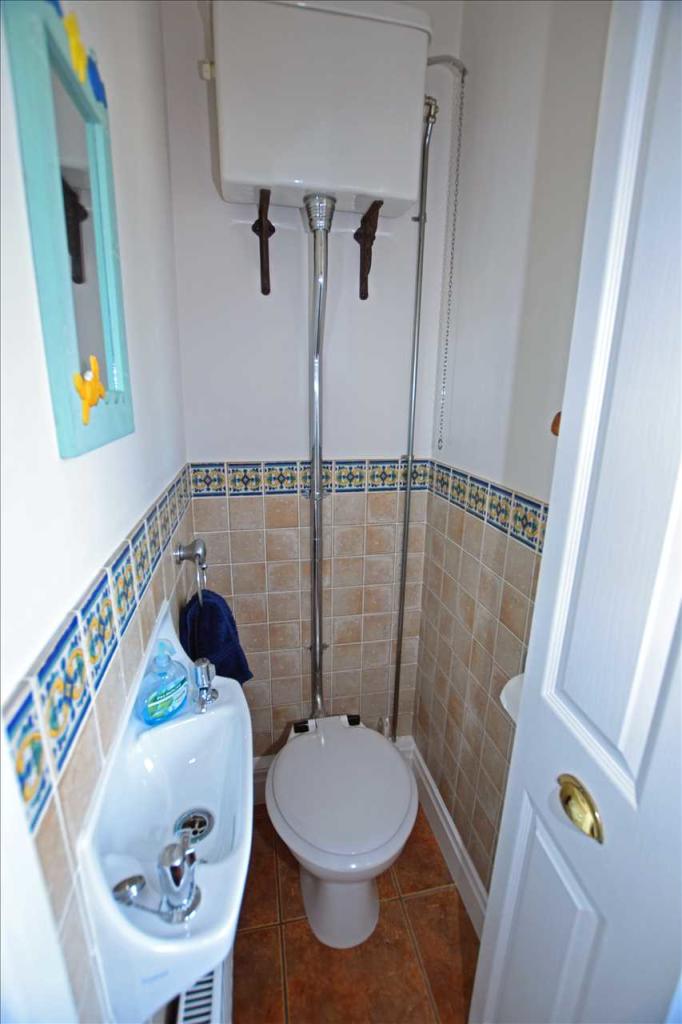 CLOAKROOM/WC.