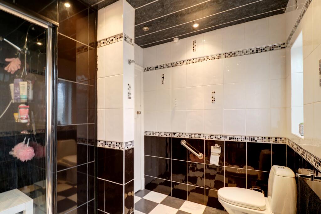 Bathroom 1.2