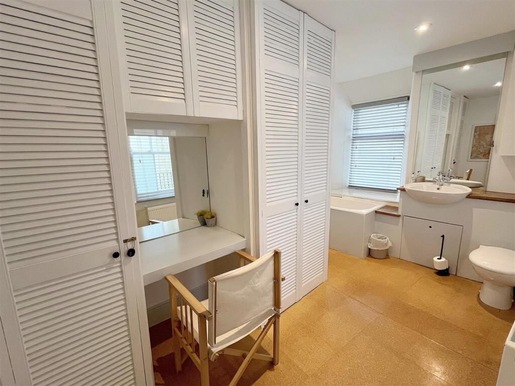 Dressing Area.jpg