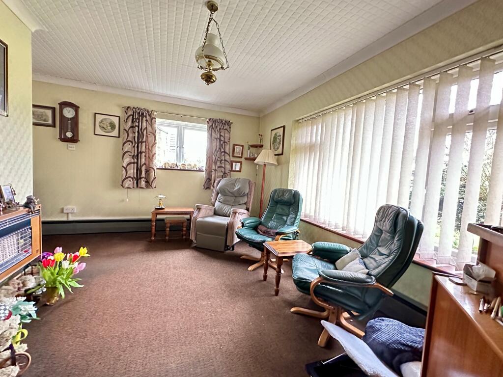 Lounge to front
