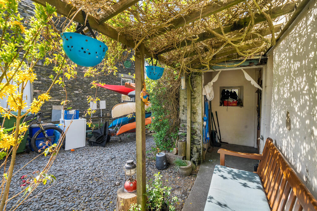 Side Entrance Por...