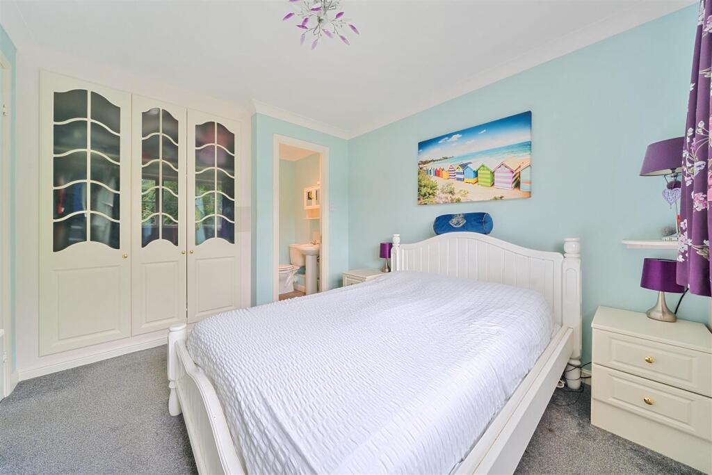 Bedford Grove Bed 1 Ensuite.jpg