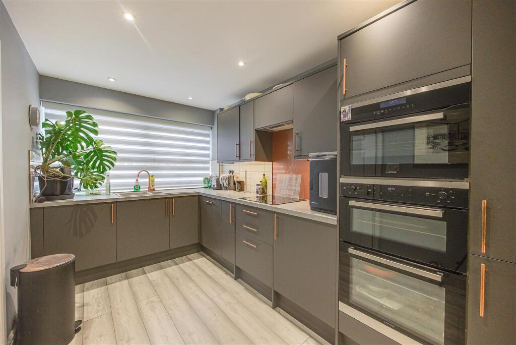 Kitchen ( Ground