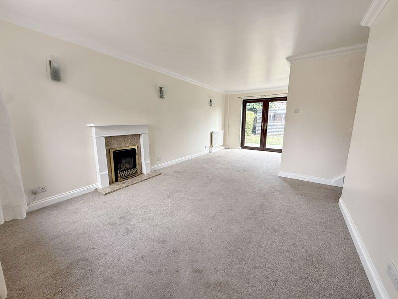 Lounge / Dining Room Overview