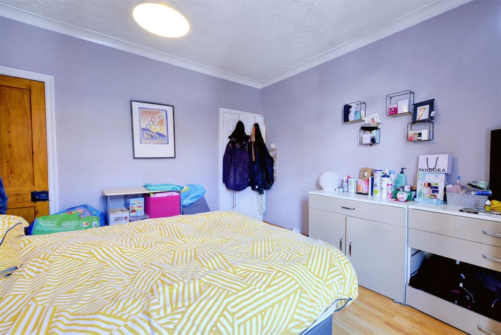Bedroom 1_2.jpeg
