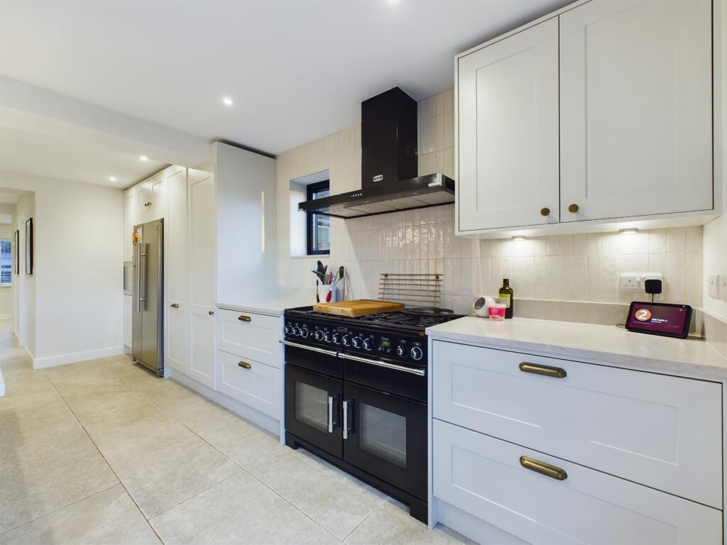 CAM04024G0-PR0013-STILL010