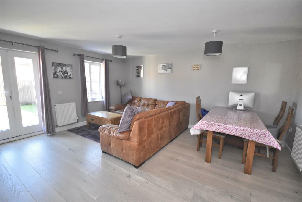 sitting room 1.jpg