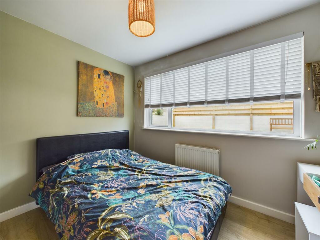 Bed 2.jpg