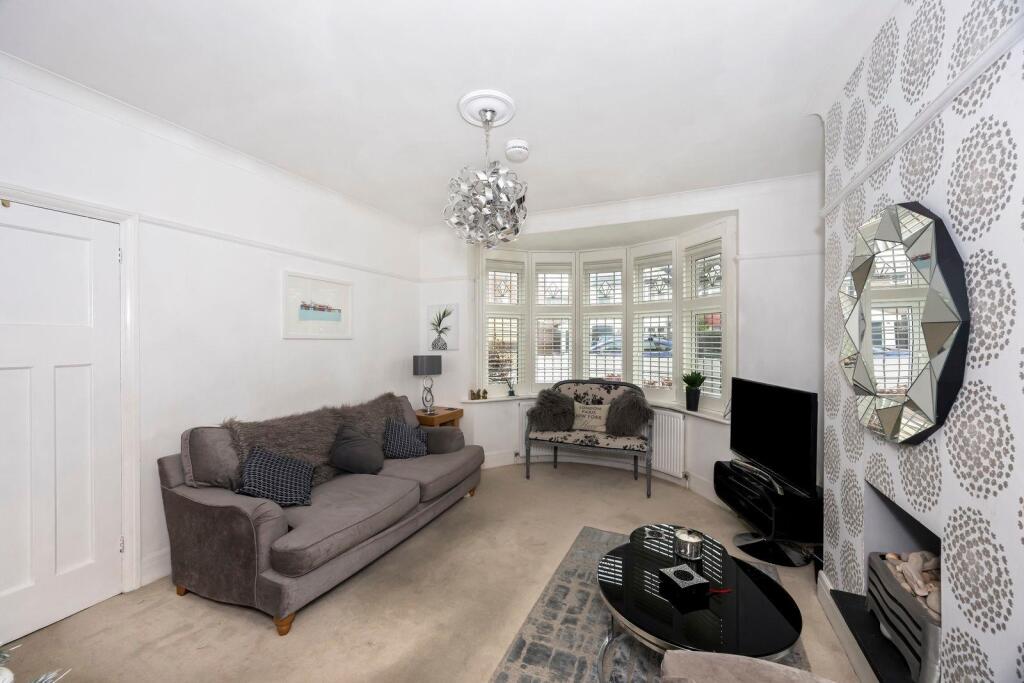 Woodhouse Road 48 LIVING ROOM.jpeg