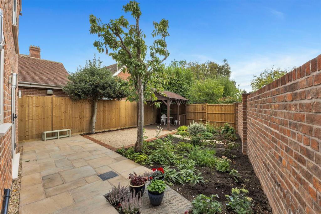 ED1A9690_Removed Bin.jpg