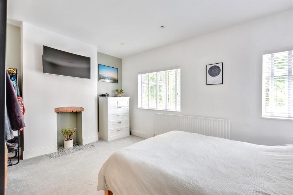 Bedroom 1_2.jpeg