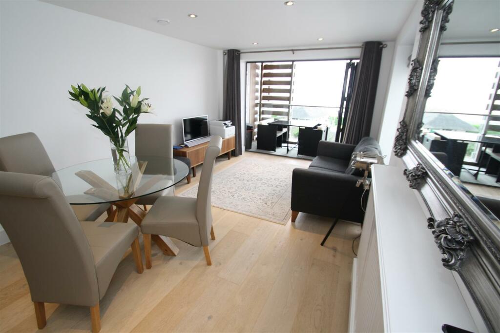LOUNGE 1.jpg