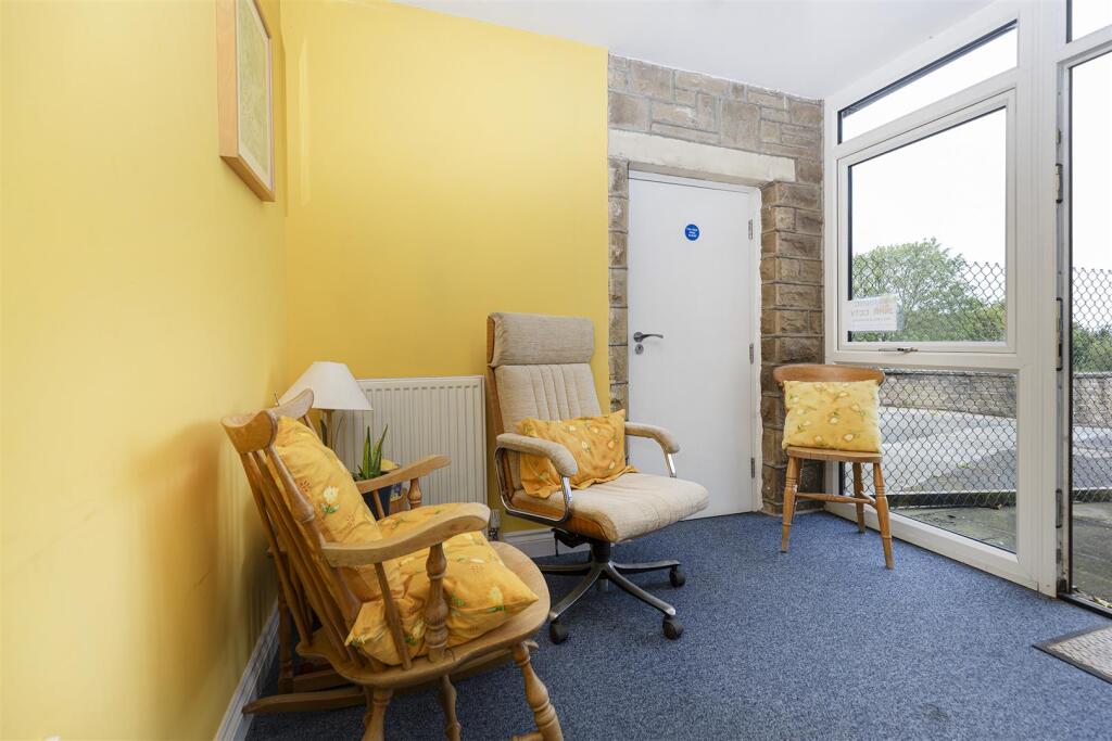 Bramleys Estate Agents - Pinfold Lane - Fixby (12)