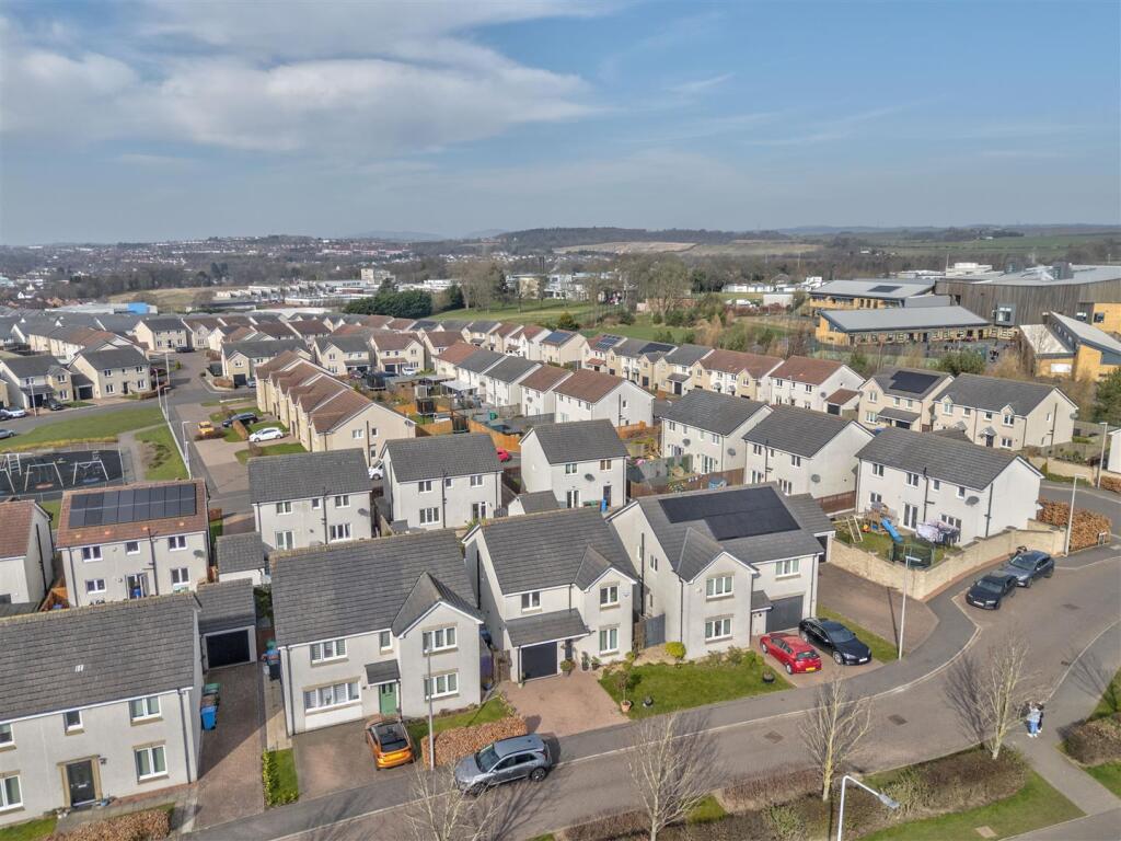 4 McBaith Way Dunfermline-4.JPG