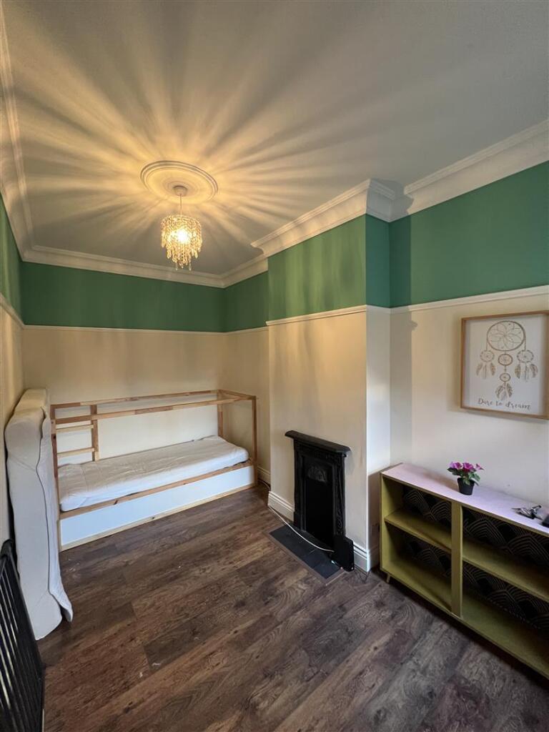 Bedroom 4.jpg